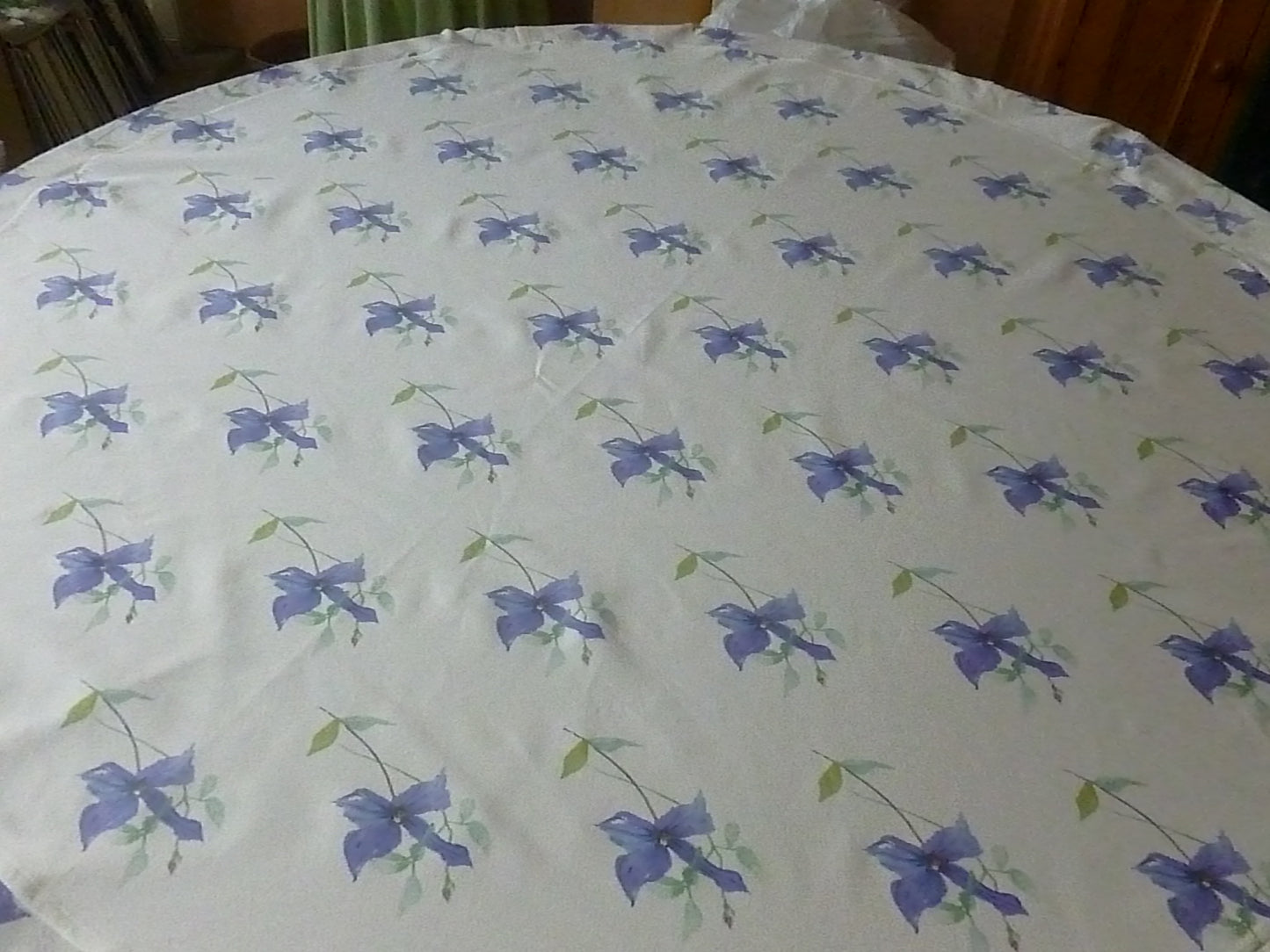Round Tablecloth in Clematis Design