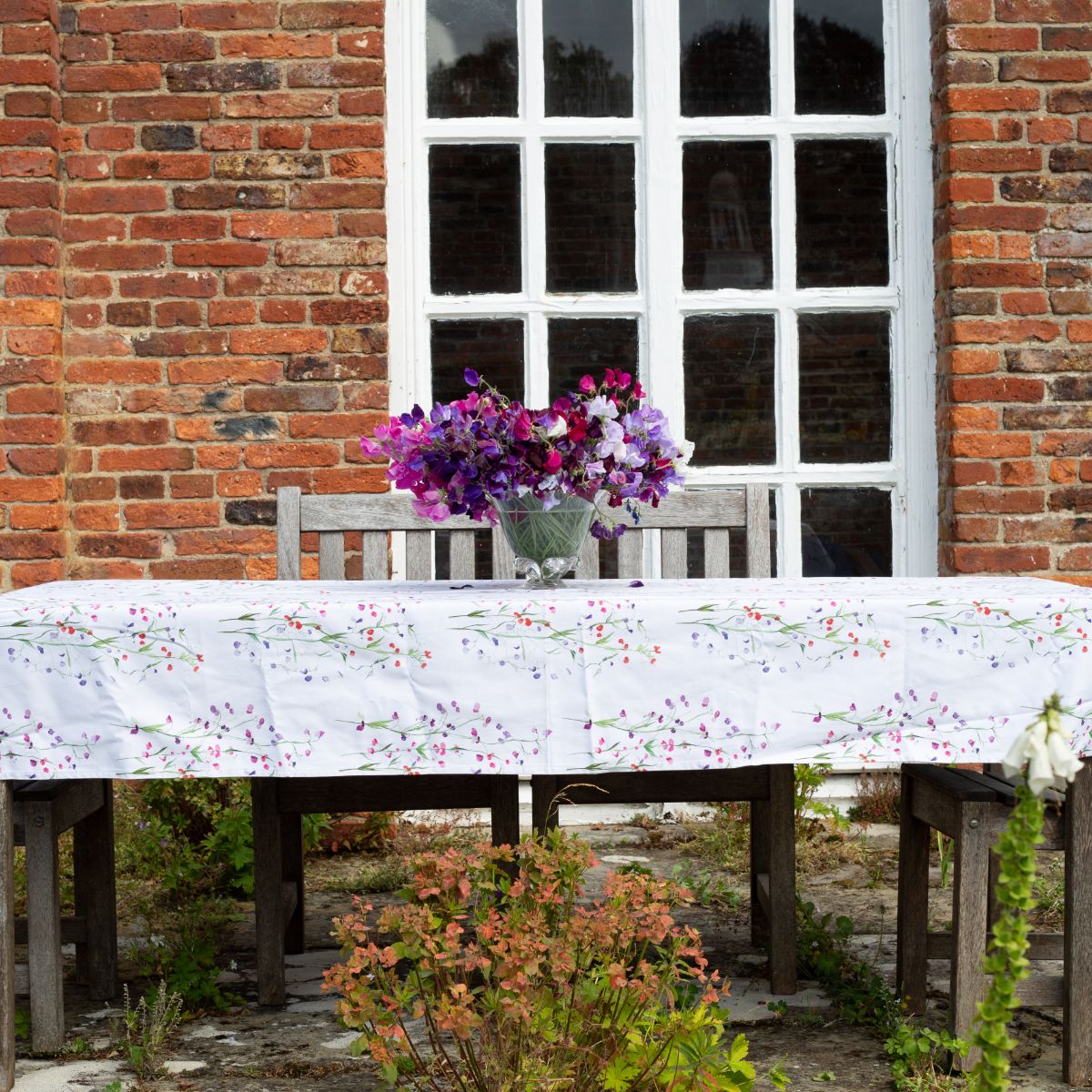 Round Tablecloth in Clematis Design